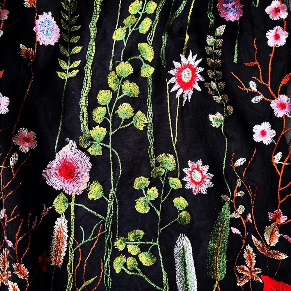 Tyliyah TWILIGHT GARDEN BLOUSE dressy floral size Medium - Picture 6 of 6